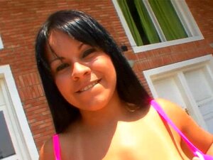 La mamita brésilienne suce une grosse bite