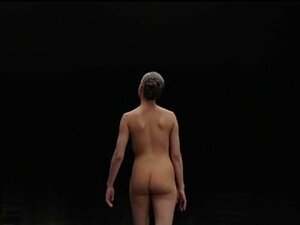 Ava de Lacy nue - Last Night in Paris - 2016. Ava de Lacy dans la