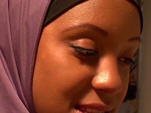 Djamila Zetoun suce une bonne bite pour la tournée Beurette