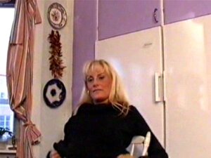MILF blonde