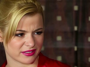 Masseuse suceuse de bite sexy se fait baiser la chatte serrée en hd