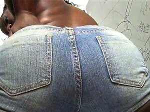 Jette un œil à ce morceau de cul noir qui n'a pas