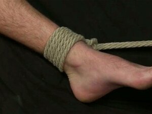 Action de bondage gay extrême *** partie 1