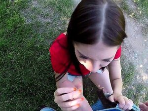 Découvrez la sensation de se faire sucer en public par une belle