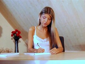 Gang Bang à l'université avec une mignonne blonde sexy