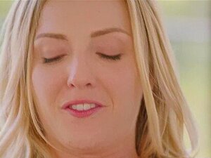 TUSHY J'ai essayé l'anal avec mon Roomate