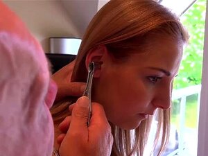 Plongez dans un plaisir ultime avec une infirmière blonde