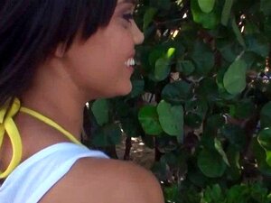 La copine amateur aux gros seins abandonne enfin son trou du cul