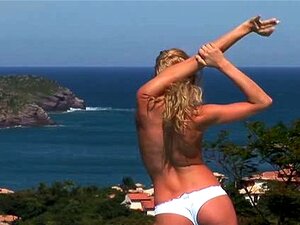 La flexible Eva Sunshine Anal près de la piscine, alias le Honeypot