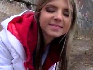 La chaude Gina Gerson prend une bouche pleine de sperme à