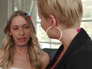 NewSensations - La MILF aux gros seins Ryan Keely baise la mignonne