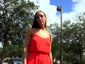 Découvrez le frisson d'une séduction habile alors que ce mec chaud