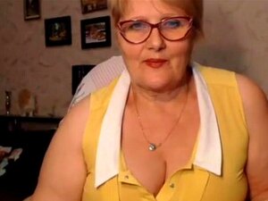 Mamie se penche et s'ouvre