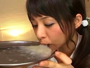 Yuka Osawa boit du sperme