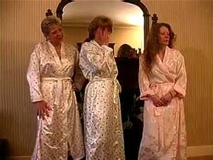 Clip maison fou avec bas, scènes de strip-tease,
