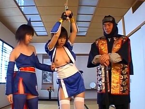 La palpitation des costumes de la scène 5. Cette bombe japonaise a