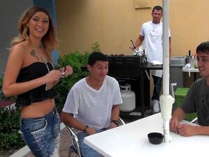 L'argent parle et nous avons les belles-belles-belles-filles pour le