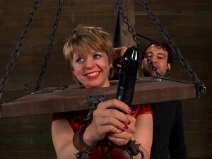 Collage lubrique pour une douce nana. La beauté reçoit un collier au