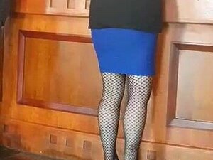 Babe au bar jambes sexy 2