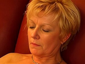 Découvrez les plaisirs sensuels de 'Les Petites Belge - I Fuck in the