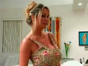 La MILF attire le garçon pizza