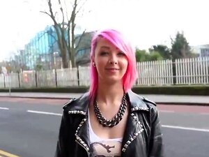 Pornstar exotique dans Horny Reality, film de sexe britannique,