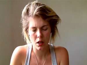 Elle me fait jouir. Putain c’est une femme sexy