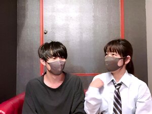 Takahashi-kun a retenu SM en train d'entraîner ses gros seins