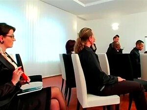 Une réunion de business devient vraiment sale