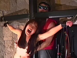 Découvrez la séance de chatouillement ultime où une charmante