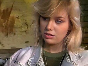 Regarde Sasha Strange baiser et finir Tom Byron maintenant ! -