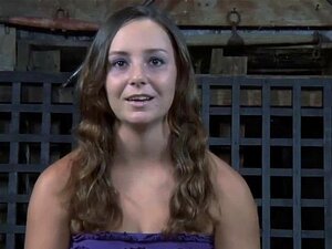 Port d'un casque de cage métallique