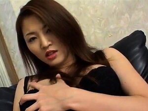 Yuki Touma caresse ses canettes chaudes et excite son coquin avec