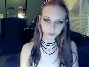 Magnifique sexy emo legal age cutie devant une caméra web,
