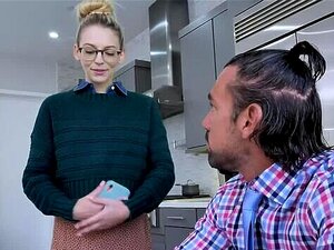 FAMILYSTROKES Dirty Talking Lily a besoin de goûter au beau-père !