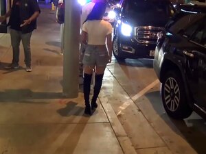 Becky G me fait toujours bander la bite quand elle porte un short
