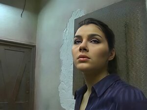 Jeune fille contre une pute affamée