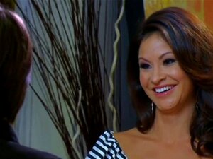 Des échangistes en chaleur se baisent. Deux couples ont commencé à