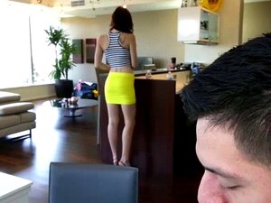 La jolie Chloe se fait remplir de sperme dans la chatte par