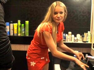 Vidéo de sexe oral amateur me montre du sperme chaud dans la bouche,