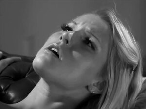La déesse reçoit une stimulation sensuelle
