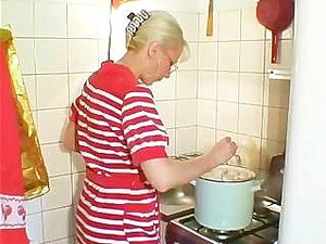 Marcella se fiste dans la cuisine, porno en streaming gratuit