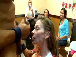 16 MILFs chaudes sucent des bites à la fête 20