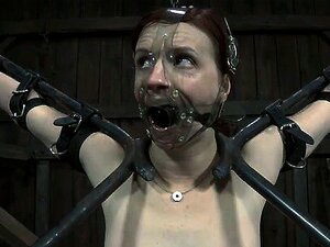 Playgirl enchaînée a besoin de sexy ***