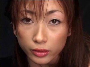 Sexy Japonaise avec des seins pleins de lait. Sexy Japonaise avec des