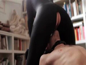 Film de sexe sensuel avec une fille en spandex