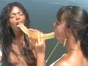 Plan à trois chaud sur un yacht