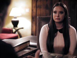 Un prêtre profite d'une mariée désespérée avec une secrète Gia