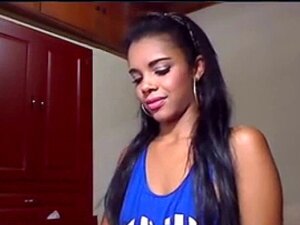 Broad colombien risque. Une salope colombienne flashy fait un show