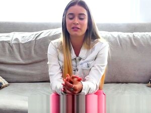 MA TOUTE PREMIÈRE FOIS, la nouvelle venue Pamela Morrison se fait
